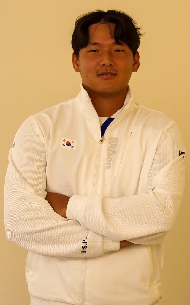 Headshot of Uisung Park